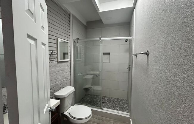 Studio, 1 bath, 550 sqft, $1,095, Unit 236