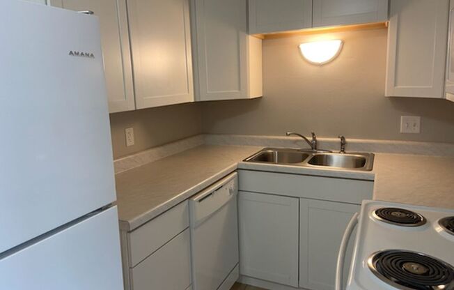 2 beds, 1 bath, 675 sqft, $895, Unit #7