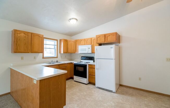 2 beds, 1 bath, 1,000 sqft, $1,195, Unit 215H-37
