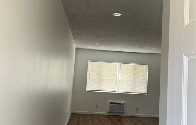 1 bed, 1 bath, 620 sqft, $1,800, Unit 15