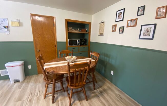 2 beds, 1 bath, $1,200