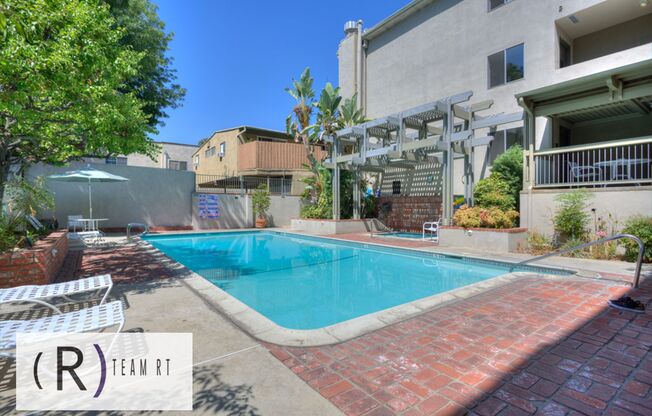 Gated Community: Modern 1 Bed 1 Bath Condo with Street Access Tesla Charging in Pasadena