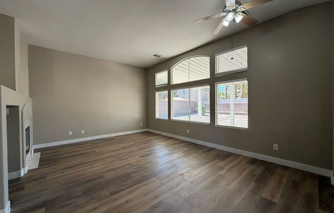 SINGLE STORY HOME IN HENDERSON!