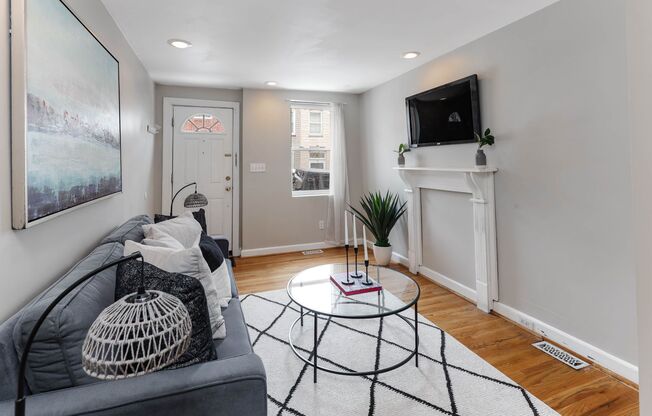 224 S. Castle St./2 Bed, 2 Bath Townhouse in Upper Fells Point