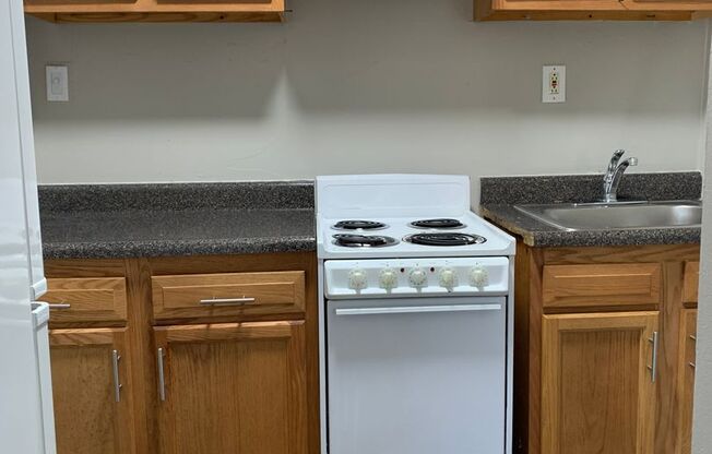 3 beds, 1 bath, 1,500 sqft, $1,305, Unit 1601-00