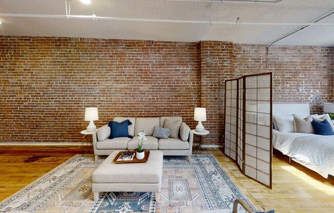 Studio, 1 bath, 806 sqft, $1,350, Unit 206