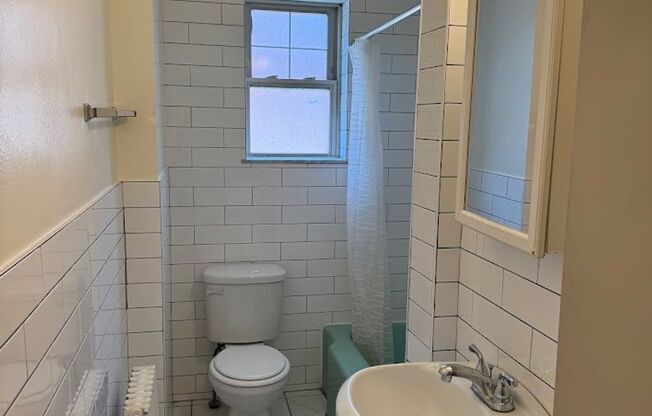 3 beds, 1 bath, $1,675, Unit 102A