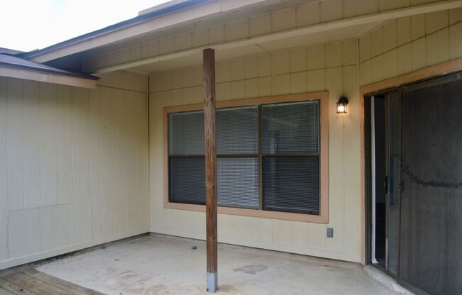 Charming 3 bed 2 bath with a converted garage in Heritage Farms