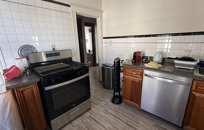 3 beds, 1 bath, 1,000 sqft, $3,400, Unit 1