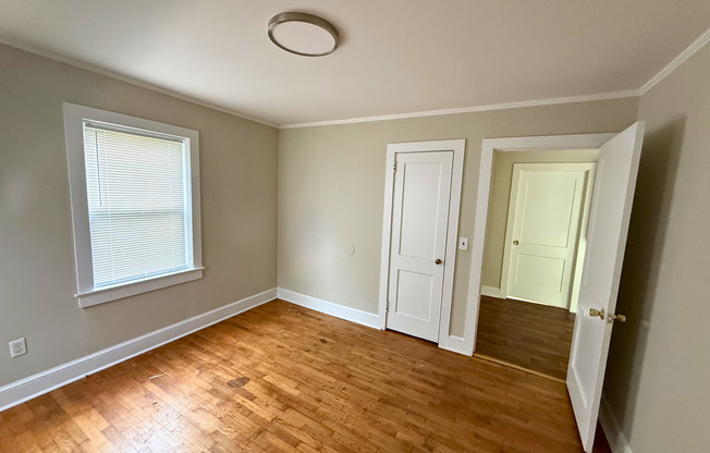 Spacious 2 Bed House | Private Patio + Sliding Door Dining Area