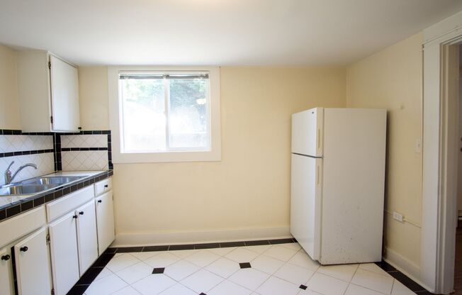 1 bed, 1 bath, $1,299, Unit 12