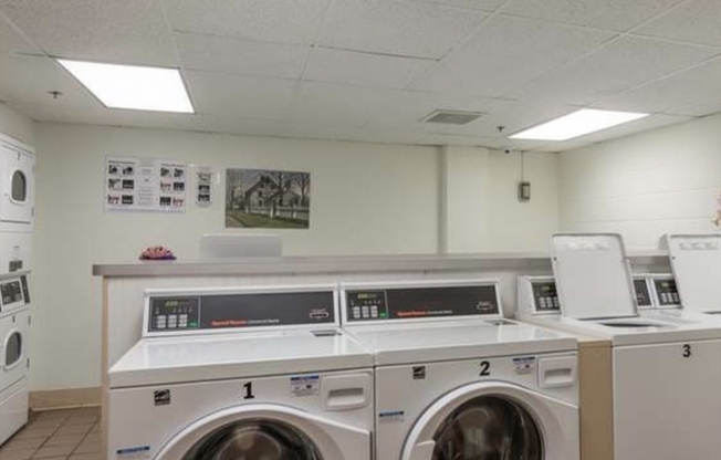 2 beds, 1 bath, 1,000 sqft, $2,600, Unit 2M