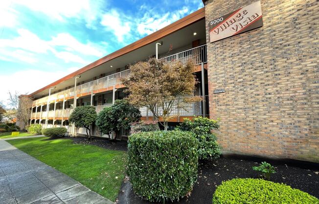 Studio, 1 bath, 370 sqft, $1,475, Unit 404