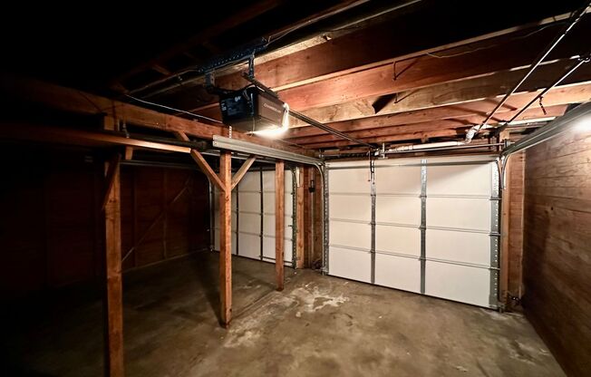 Garage Apartment Walking Distance to SOCO!