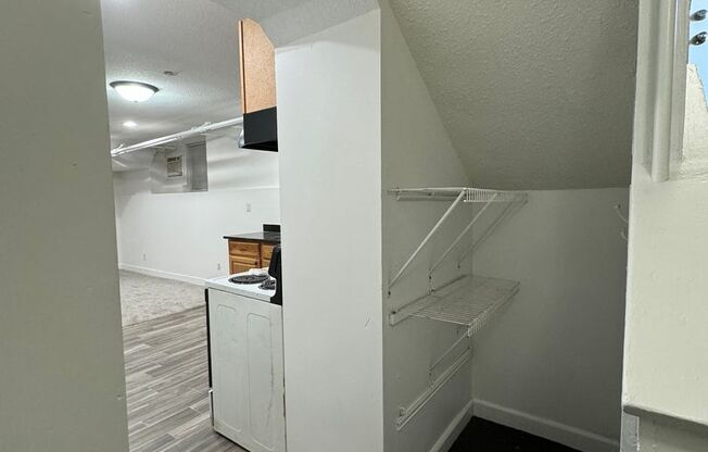 1 bed, 1 bath, 650 sqft, $1,049, Unit Unit 6