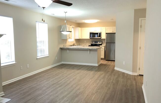 2 beds, 2 baths, 1,270 sqft, $1,600, Unit 2730-4 Pearl Remodel