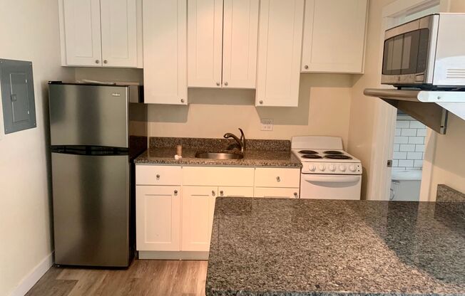 Studio, 1 bath, $725, Unit 07