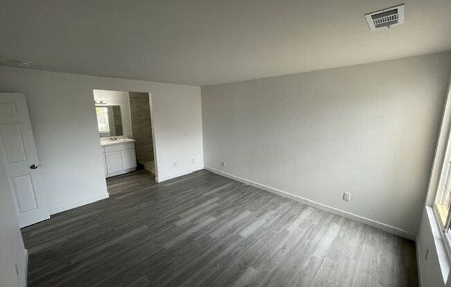 2 beds, 2 baths, $1,375, Unit UNIT 1083