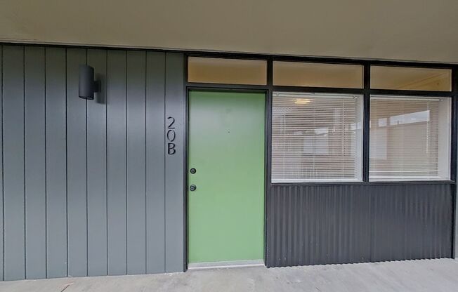 2 beds, 1 bath, 647 sqft, $1,600, Unit 20B