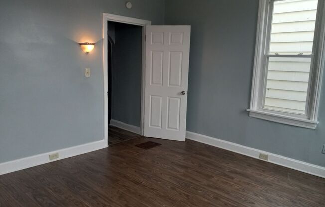 3 beds, 1 bath, $1,295