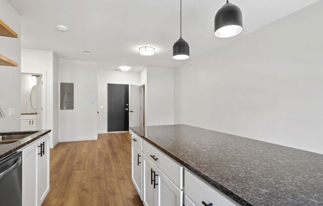 1 bed, 1 bath, 690 sqft, $1,365, Unit 103