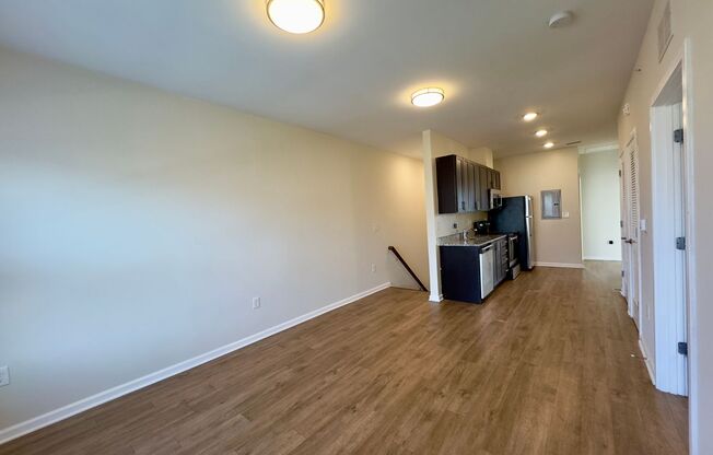 3 beds, 2 baths, 925 sqft, $1,600, Unit 5906 Arizona Ave- Apt B