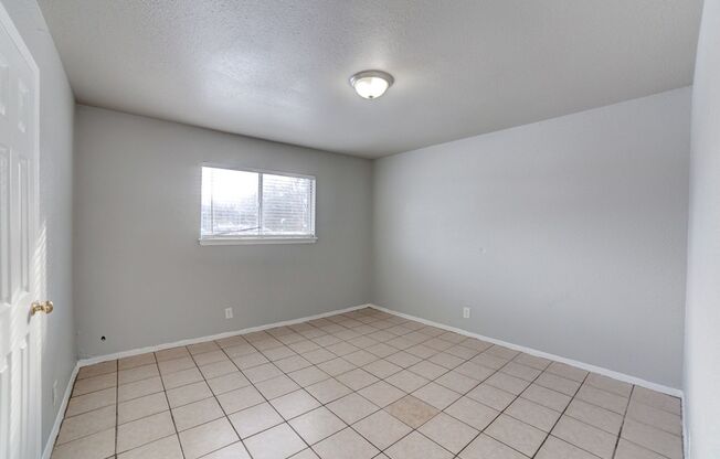 2 beds, 1 bath, $820