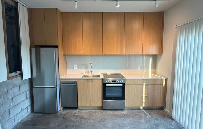1 bed, 1 bath, $2,395, Unit 204