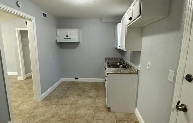 2 beds, 1 bath, 900 sqft, $900, Unit 1765