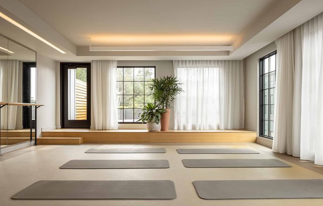 09 - Jaeger Square - Yoga Studio