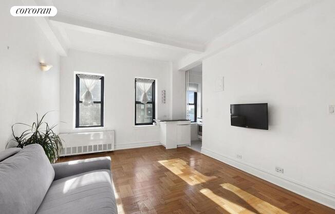 1 bed, 1 bath, 630 sqft, $4,200, Unit 12E