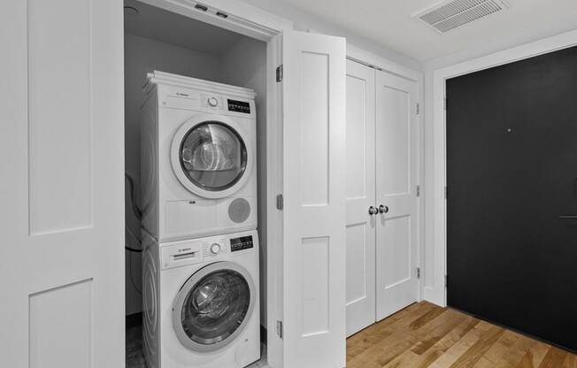 3 beds, 2.5 baths, 1,500 sqft, $5,000, Unit 506