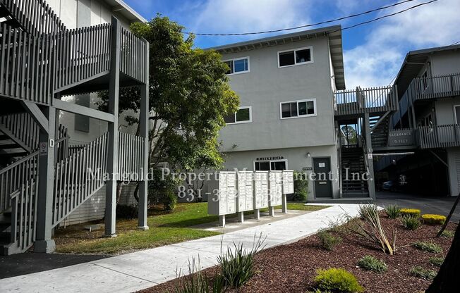 2 beds, 1 bath, 623 sqft, $2,275, Unit A-06