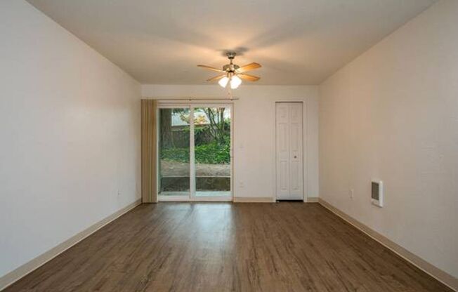 2 beds, 1 bath, 760 sqft, $1,300, Unit 54