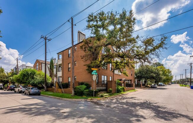PRE-LEASE 2025/2026: Great Location & Quant Unit!