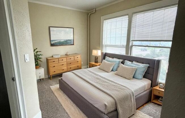 2 beds, 2 baths, $1,295, Unit 206