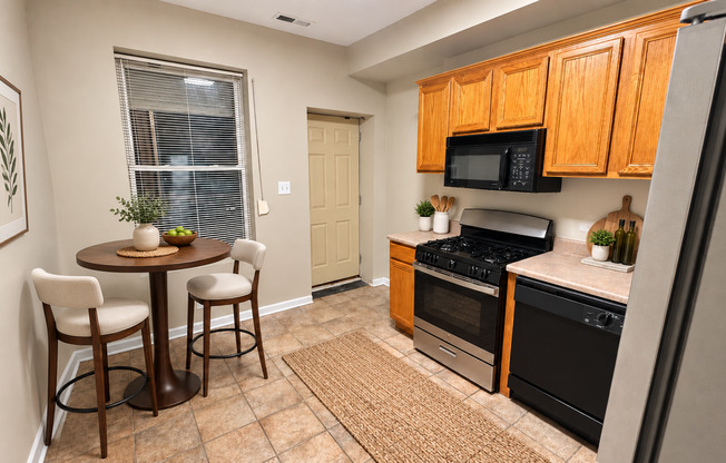 3 beds, 2 baths, $1,785, Unit 3w
