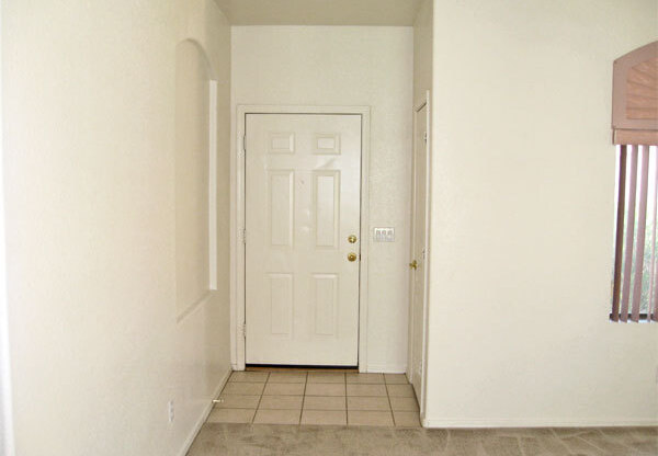 Great 3 bedroom, 2 bath home in great Glendale location!