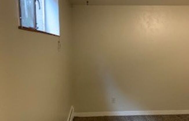 2 beds, 1 bath, $1,800, Unit 686