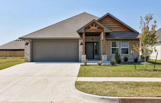 Brand New Home in Mustang!