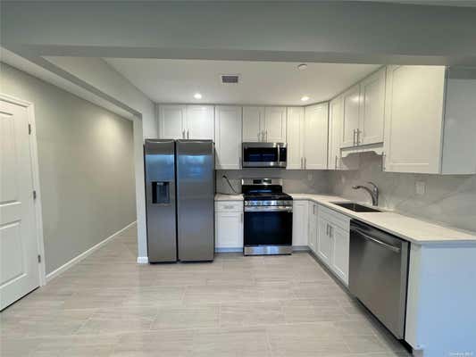 3 beds, 2 baths, 1,295 sqft, $3,100, Unit 3FL