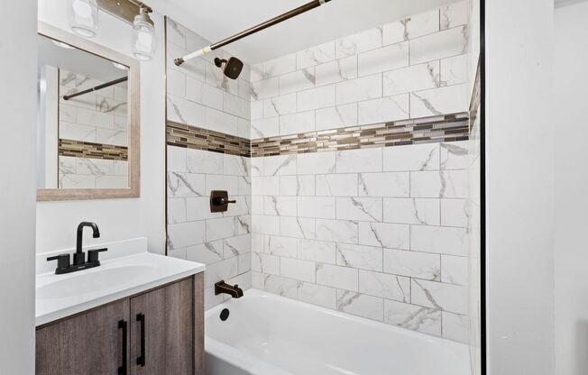 SCORE 50% OFF 1ST MONTH'S RENT IF SIGNED BY DEC 12! Stunning 4 bedroom home in Mt. Washington available Dec 26!