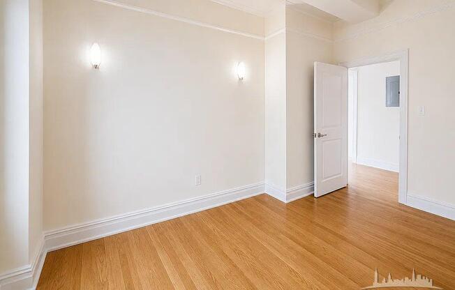 2 beds, 1 bath, $8,200, Unit 14K