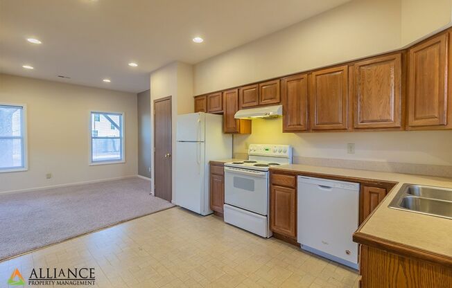 3 beds, 2 baths, 1,568 sqft, $1,200, Unit 01