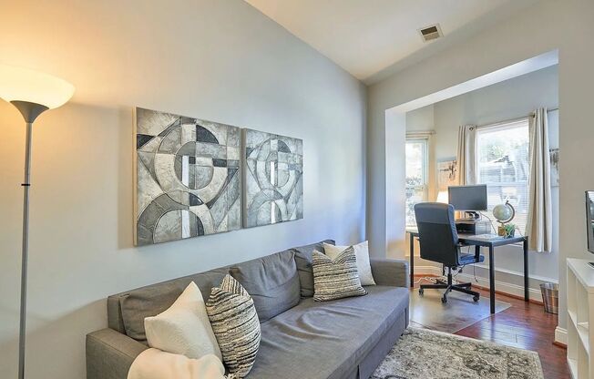 Lovely 2 BR/2 BA Apartment in Shaw!