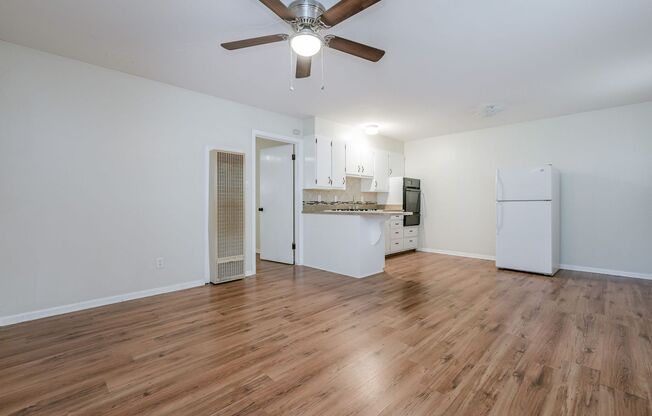 2 beds, 1 bath, $995, Unit # 4