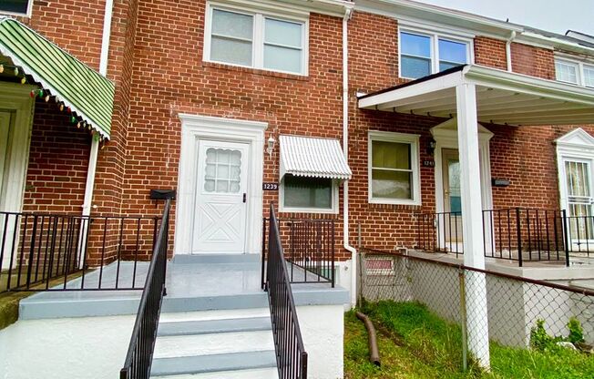 Charming 2 Bedroom/1 Bathroom Townhome in Medford!