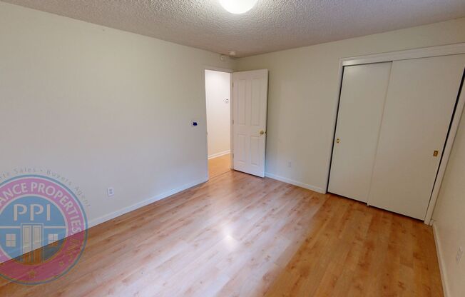 Lake Oswego! Lake Grove Ranch, Beautiful Outdoor Living Space, Park Like Setting! Single Level Ranch Style