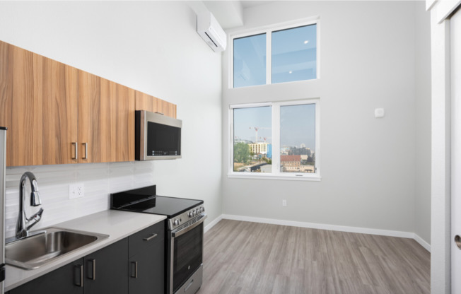 Studio, 1 bath, 287 sqft, $1,299, Unit Ellis 1909 Unit 209