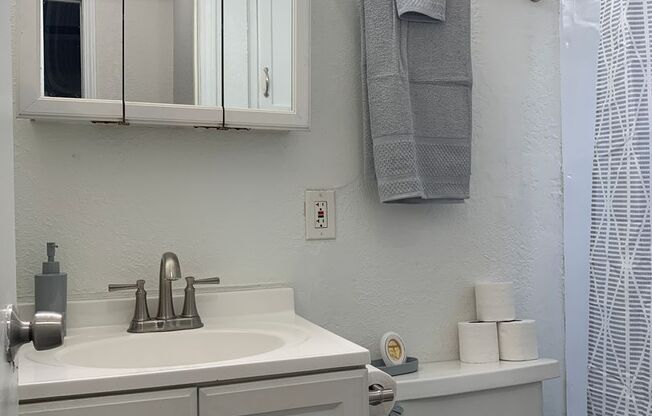 2 beds, 1 bath, 825 sqft, $875, Unit 6124-A